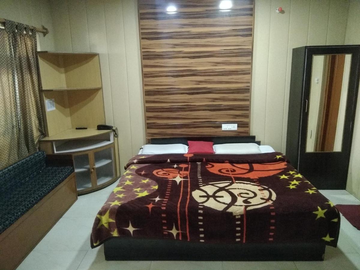 Hotel Neelam Raj Nainital Extérieur photo